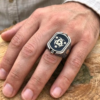 Çift Taraflı Teşkilatı Mahsusa İşlemeli Siyah Taşlı Erkek Gümüş Yüzük MY102305